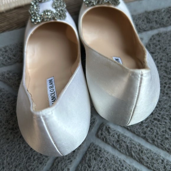 Manolo Blahnik Hangisi Crystal Satin Pumps Size 35 1/1 in White - Picture 4 of 7